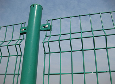 雙邊絲護(hù)欄的特色包含什么？